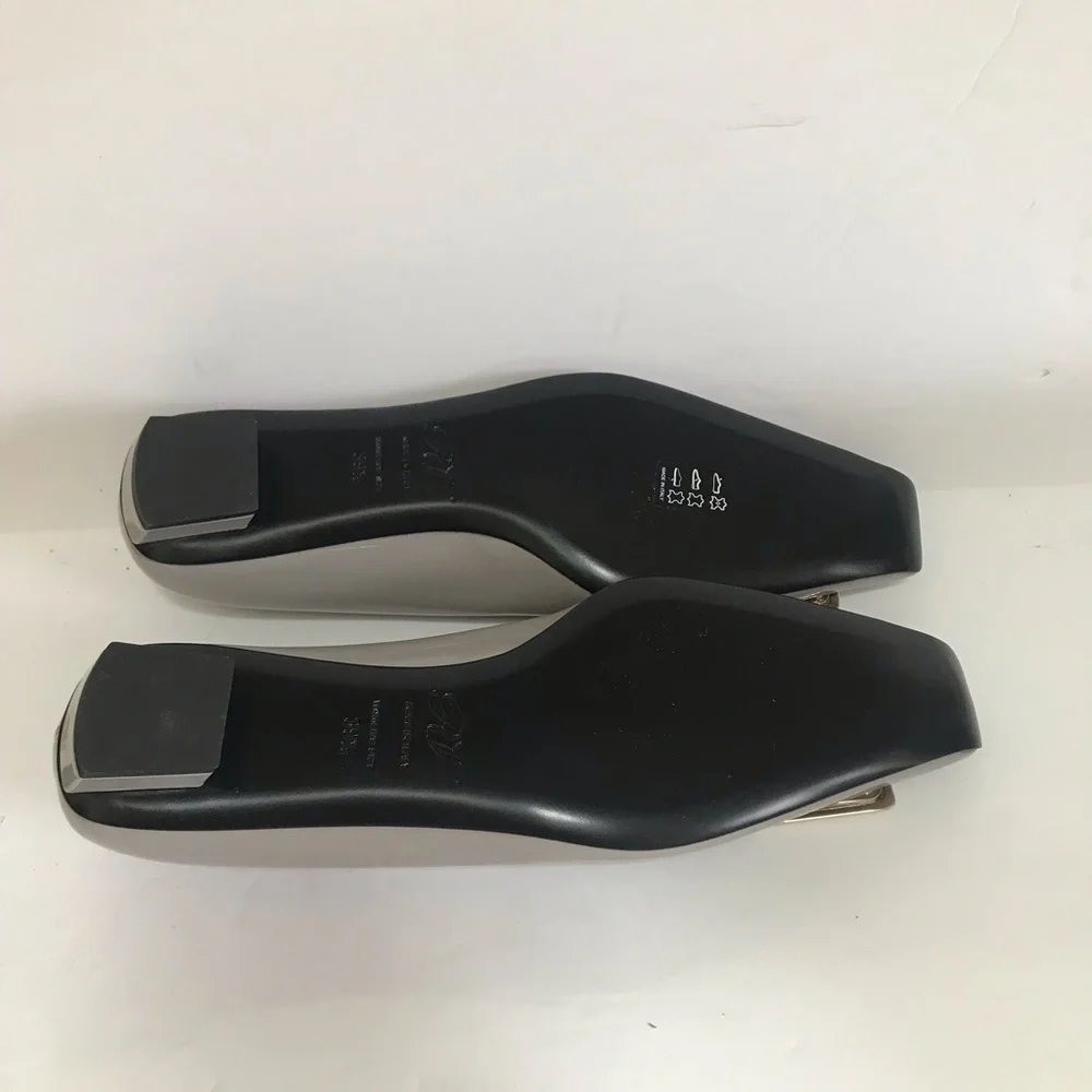 Roger Vivier T25 Pumos New in box - Picture 3 of 4